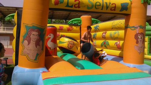 Inflables i festa de l'escuma